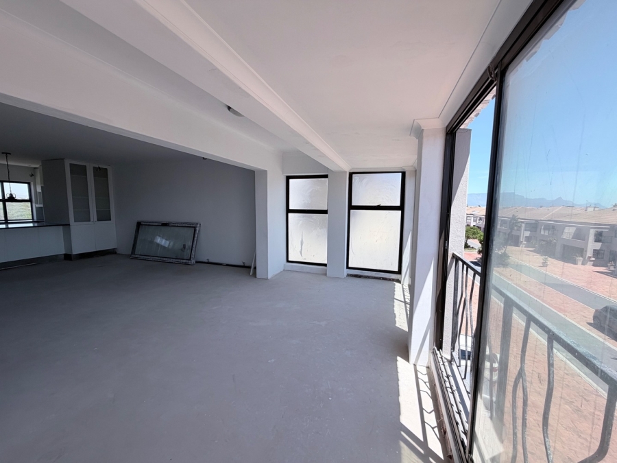 3 Bedroom Property for Sale in Bloubergstrand Western Cape